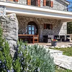 Korina Villa Pinezići