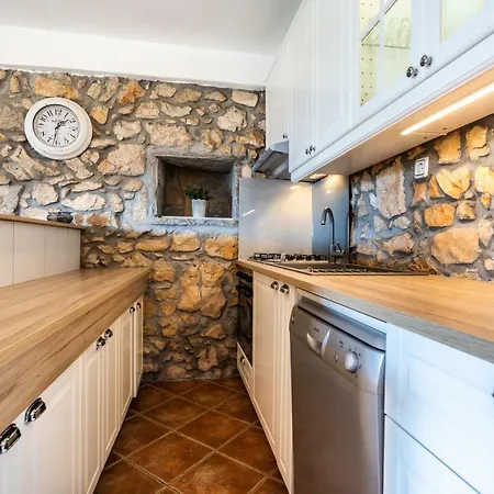 Korina Villa Pinezici (Krk)