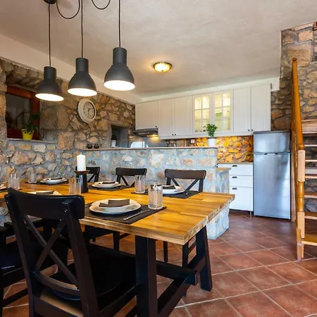 Korina Villa Pinezici (Krk)