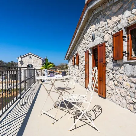 Korina * Pinezici (Krk)