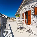 Korina * Pinezici (Krk)