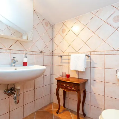 Korina Пинезичи