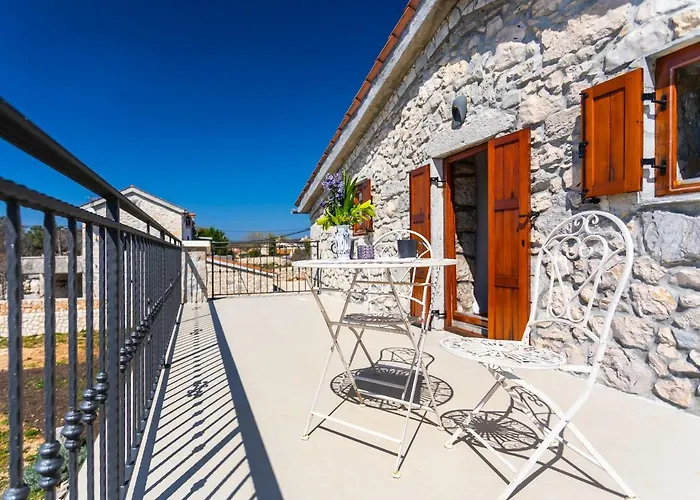 Korina * Pinezici (Krk)