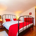 Korina Pinezići